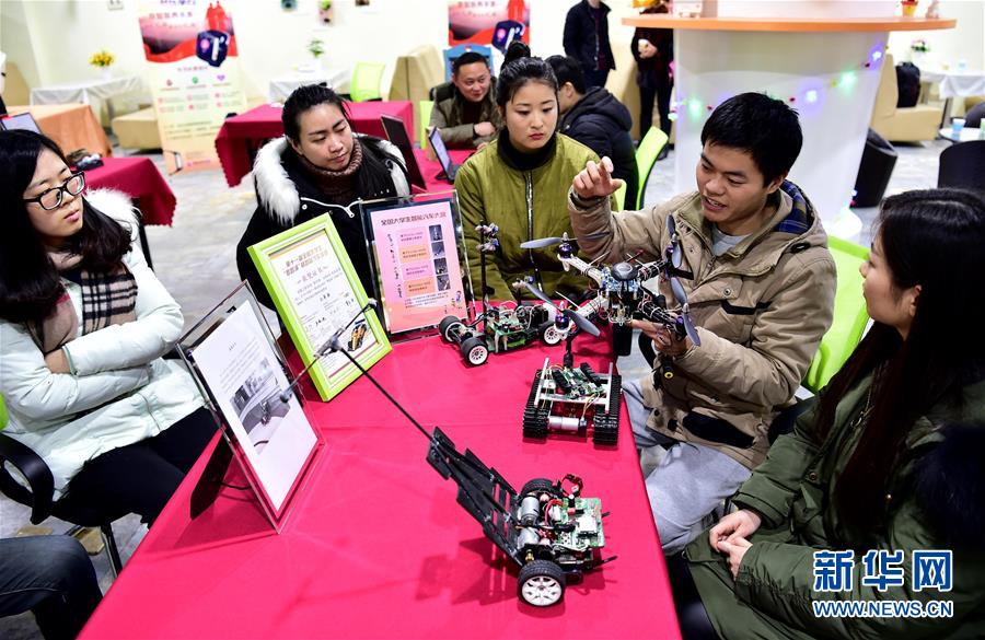 高擎習近平新時代中國特色社會主義思想偉大旗幟——中國共產(chǎn)黨第十九次全國代表大會巡禮