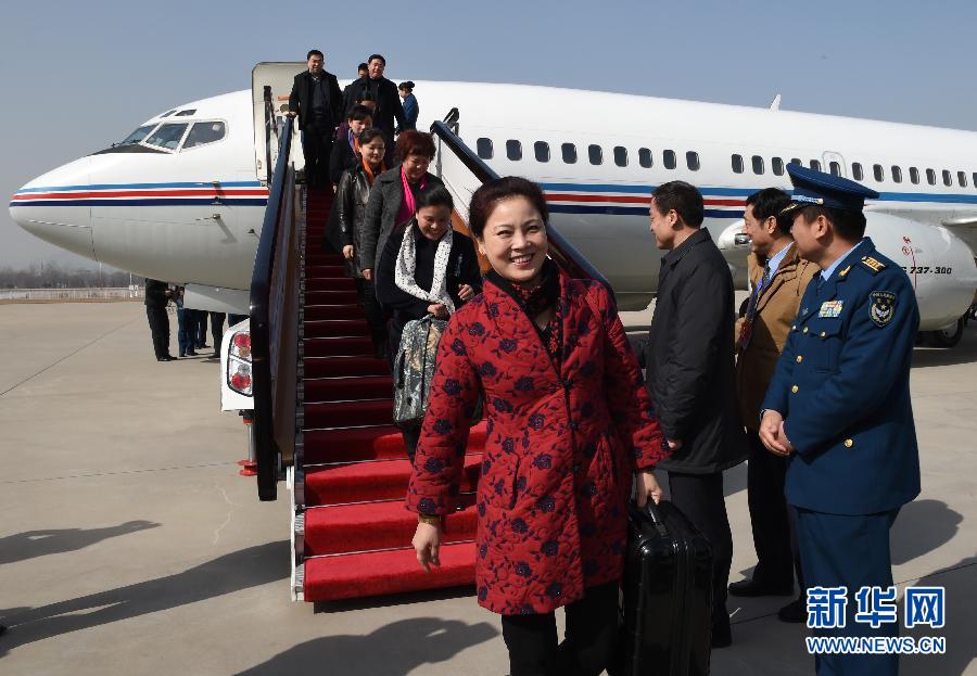 2015兩會 各地代表團陸續抵京