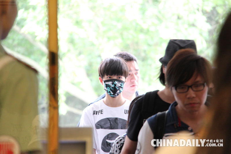 TFBOYS參加央視六一晚會錄制 并為中國日報35周年獻祝福