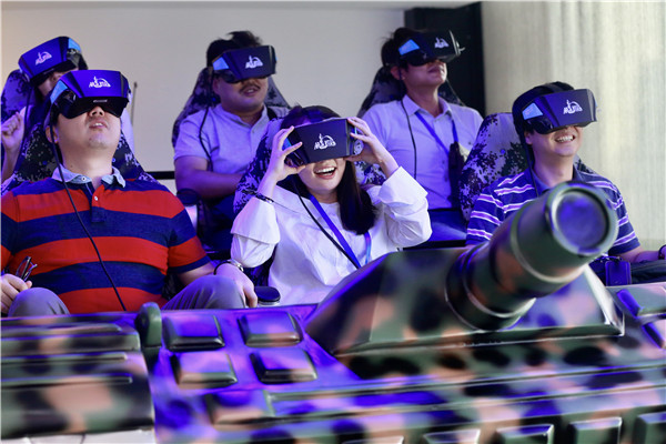 中俄媒體記者現場體驗VR技術