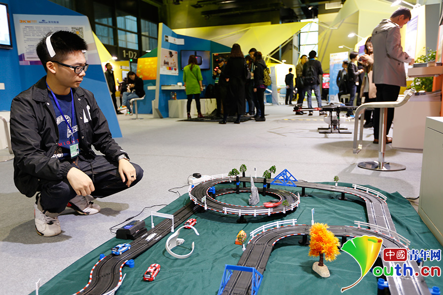 圖片故事：“互聯網之光”照耀下的年輕人