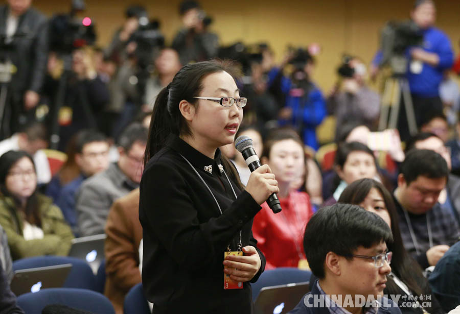 環保部長陳吉寧就“加強生態環境保護”答記者問