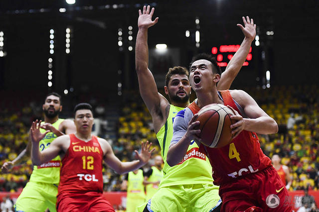 男籃奧運熱身巴西 趙繼偉奮力進攻