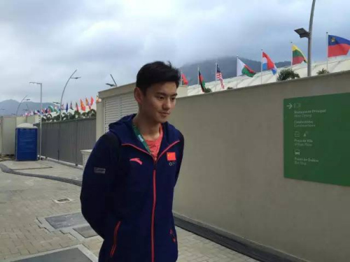 在奧運村閑逛能遇到誰? 寧澤濤溜達似“老干部”