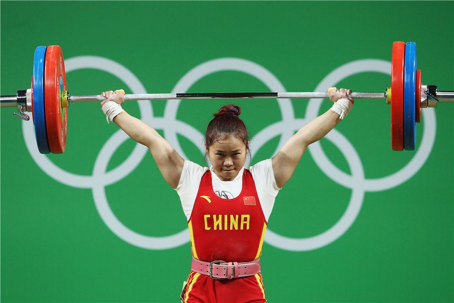 女子舉重63公斤級：鄧薇兩破世界紀錄并奪冠