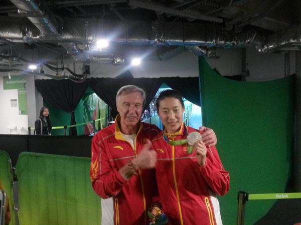 女子重劍團體摘銀 外教“老瓦”奧運生涯告幕但將繼續與中國緣分