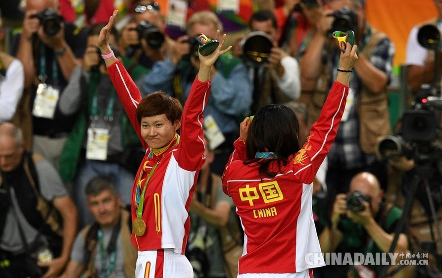 鐘天使/宮金杰自行車女團(tuán)競(jìng)速?zèng)Q賽奪金