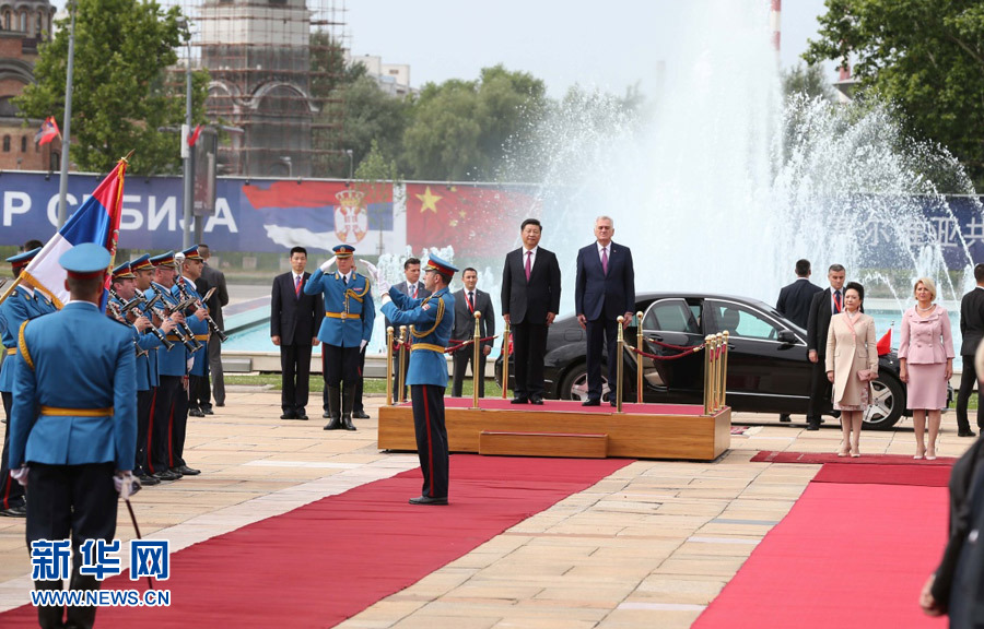 習近平出席塞爾維亞總統尼科利奇舉行的歡迎儀式
