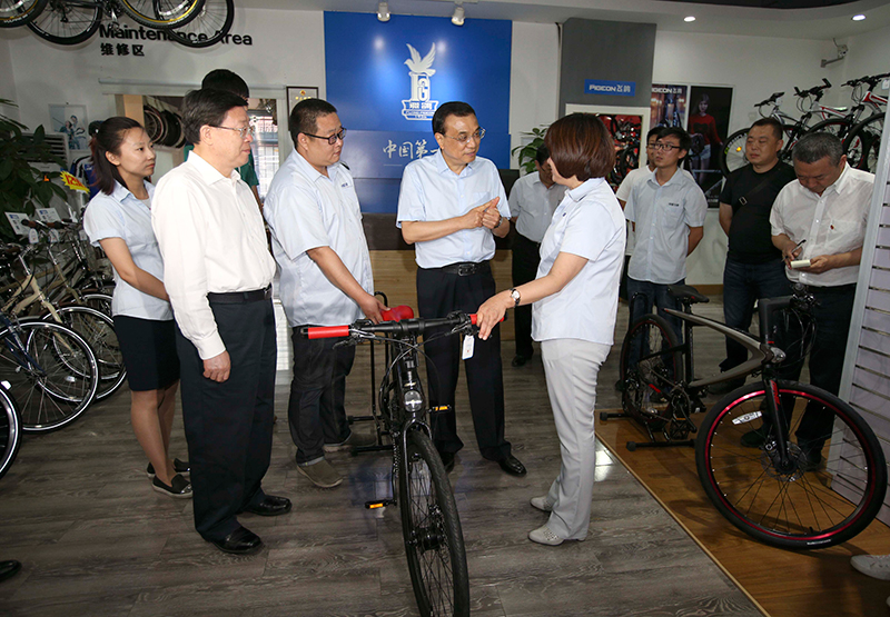 李克強體驗“飛鴿”:我愿為中國自行車做廣告