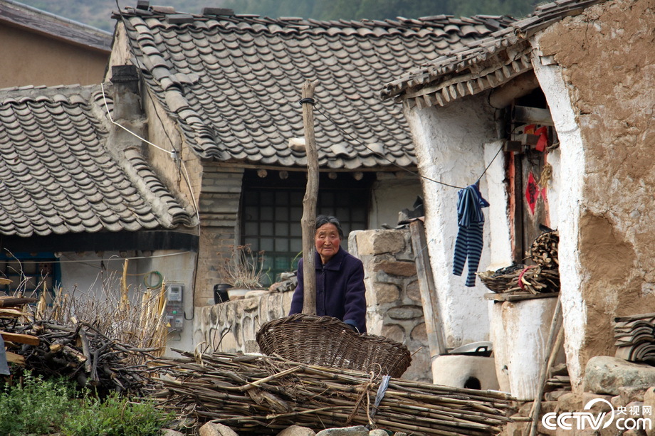 【網絡媒體“走轉改”】向總書記匯報，我們走在奔小康的大道上