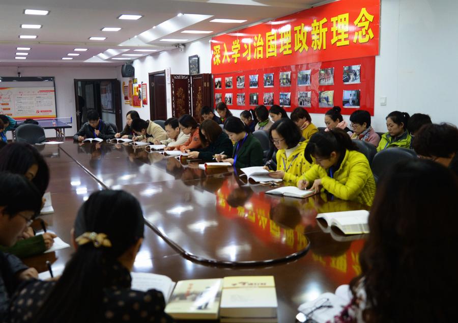 基層“微型黨課”推進學(xué)習(xí)治國理政新理念