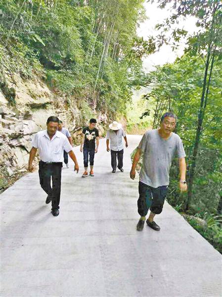 【治國(guó)理政新實(shí)踐·重慶篇】怎樣做群眾的好“管家”——秀山縣孝溪鄉(xiāng)中心村“第一書記”李知明的故事