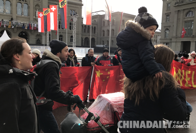 習近平抵達瑞士聯邦進行國事訪問 當地華人華僑熱情迎接