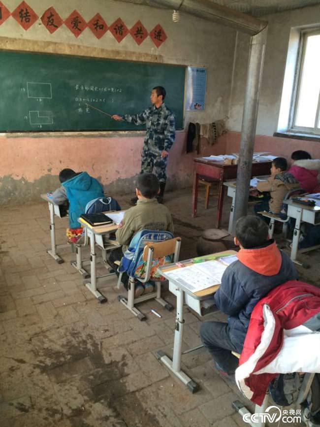 向退役軍人致敬！褪下戎裝，他們還是那個兵！