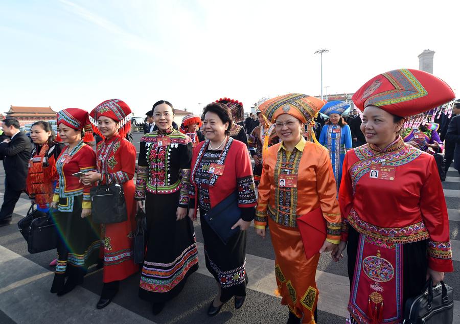 兩會上的女代表委員們：認真履職 一展風采