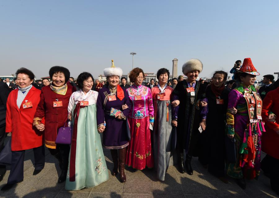 兩會上的女代表委員們：認(rèn)真履職 一展風(fēng)采