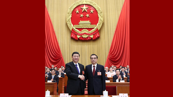 習近平同李克強親切握手