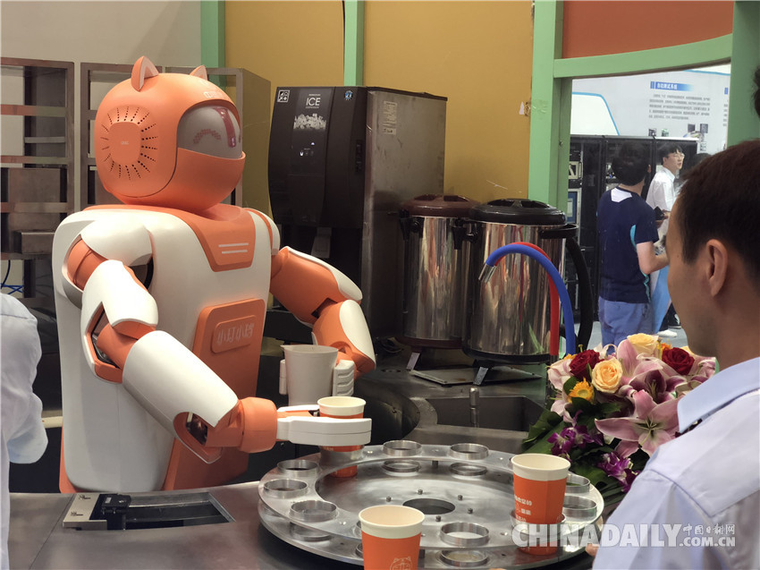 高顏值+神技能！一大波機(jī)器人“明星”亮相2018世界機(jī)器人大會(huì)