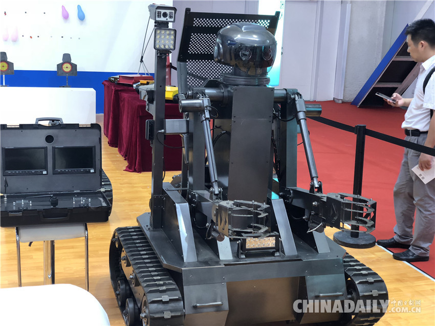 高顏值+神技能！一大波機(jī)器人“明星”亮相2018世界機(jī)器人大會(huì)