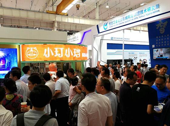 世界機(jī)器人大會(huì):服務(wù)型機(jī)器人受熱捧 市場(chǎng)應(yīng)用前景廣闊