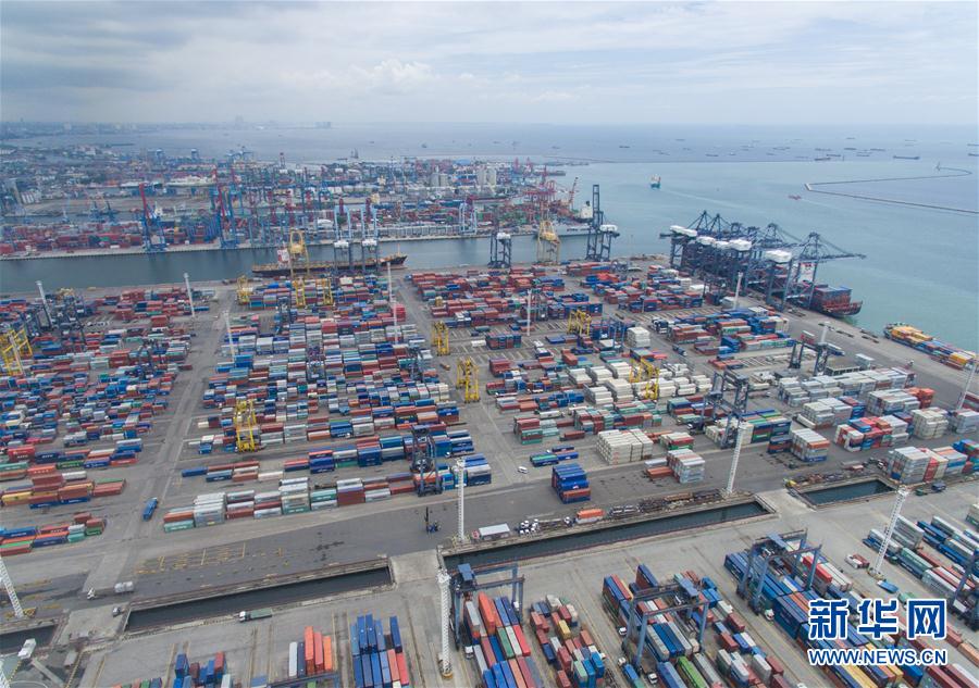 俯瞰雅加達丹戎不碌港