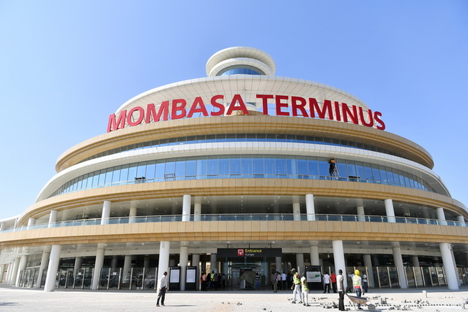 肯尼亞“中國(guó)造”蒙內(nèi)鐵路聯(lián)調(diào)聯(lián)試迎接通車