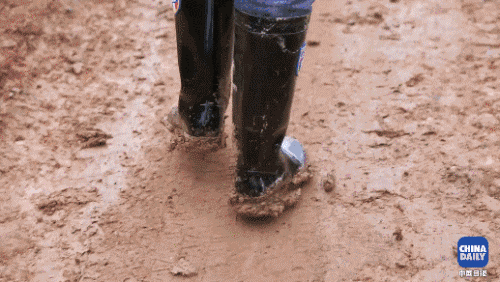 解碼中國丨這位當代“愚公”在懸崖峭壁上鑿出7千米水渠,現實比神話傳說更震撼!