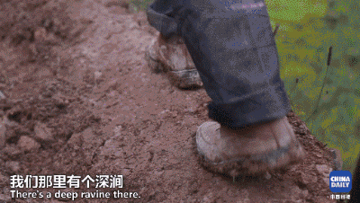 解碼中國丨這位當代“愚公”在懸崖峭壁上鑿出7千米水渠,現實比神話傳說更震撼!