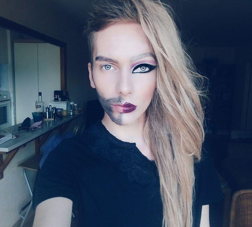 外國小伙秒變美女 高超化妝術似易容