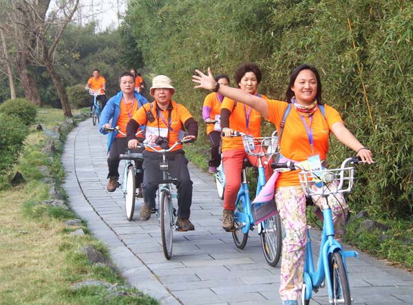 徽州國際鄉村慢步大會開幕 千人穿越千年古村落