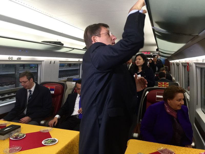 “高鐵外交”——李克強邀請中東歐16國領導人共乘高鐵