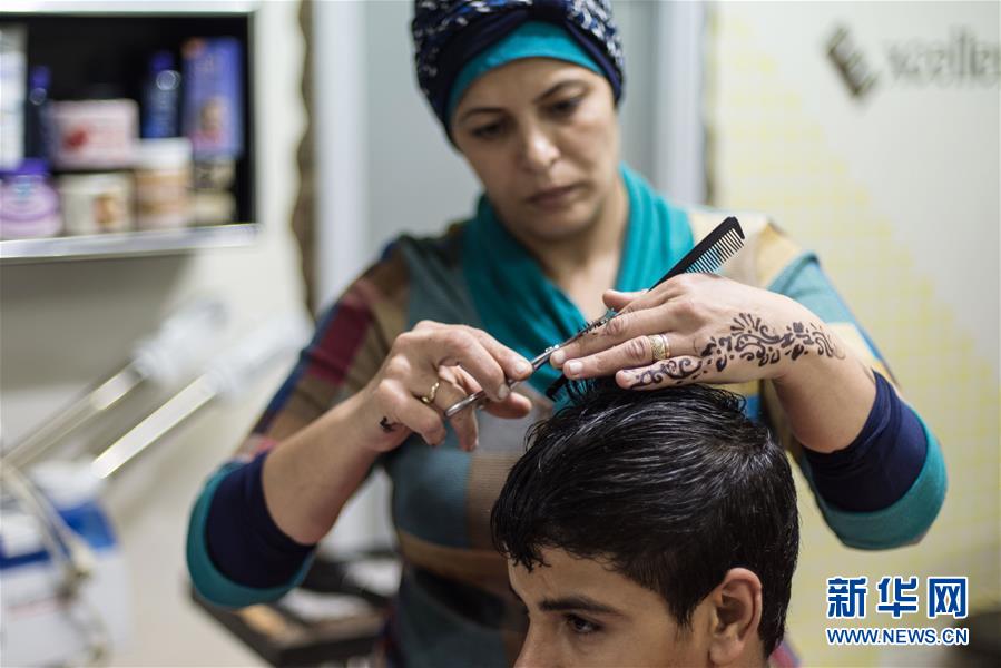 勇于創業的埃及女理發師