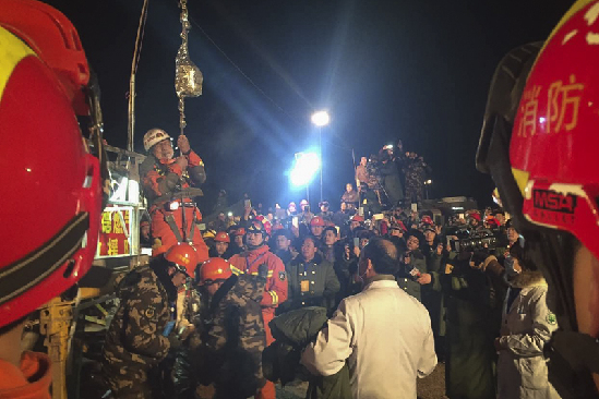 直播:平邑坍塌礦救援 升井礦工無生命危險