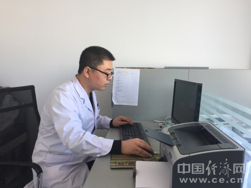 【網(wǎng)絡媒體走轉(zhuǎn)改】年三十值班的醫(yī)護人員（組圖）