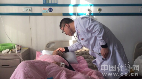 【網(wǎng)絡媒體走轉(zhuǎn)改】年三十值班的醫(yī)護人員（組圖）