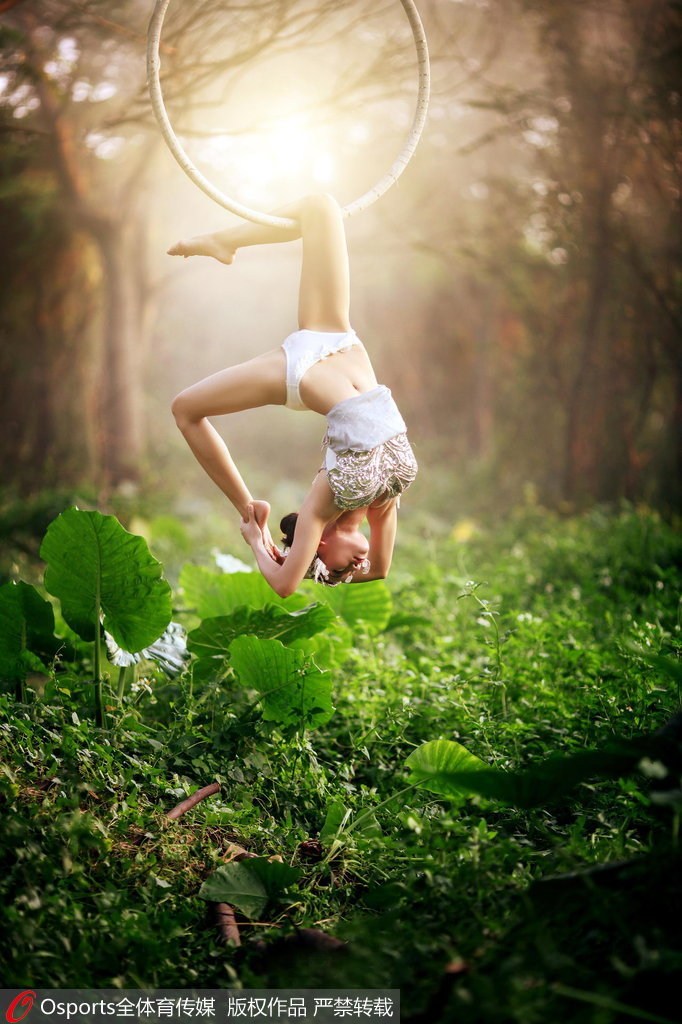 盤點鋼管舞性感著裝 比基尼鄉村花衣齊上陣