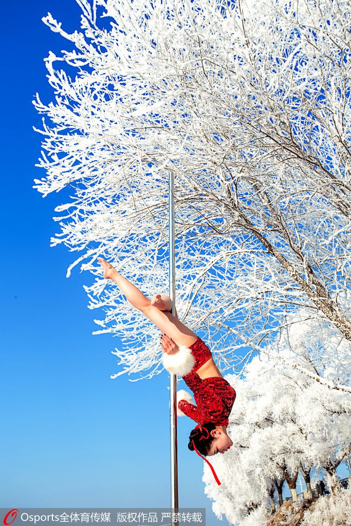 盤(pán)點(diǎn)鋼管舞性感著裝 比基尼鄉(xiāng)村花衣齊上陣