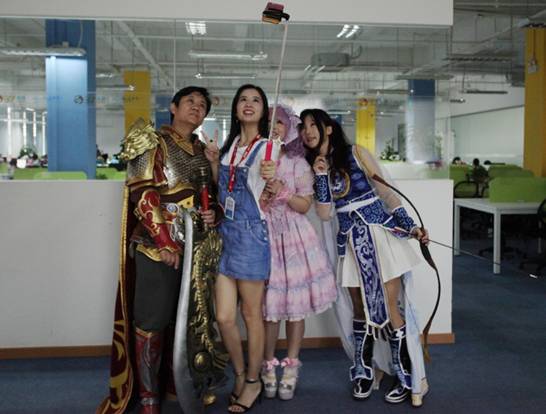 “史上最會玩老爸”60后父親當實習生玩cosplay