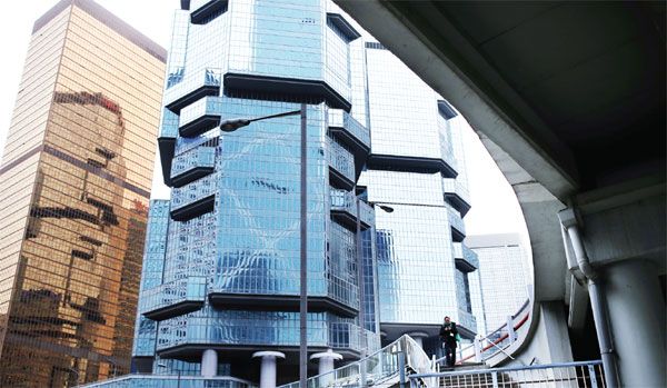 評(píng)論:面對(duì)困境,香港該何去何從?