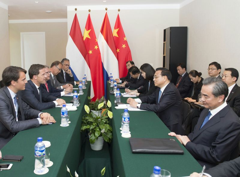 李克強會見荷蘭首相呂特