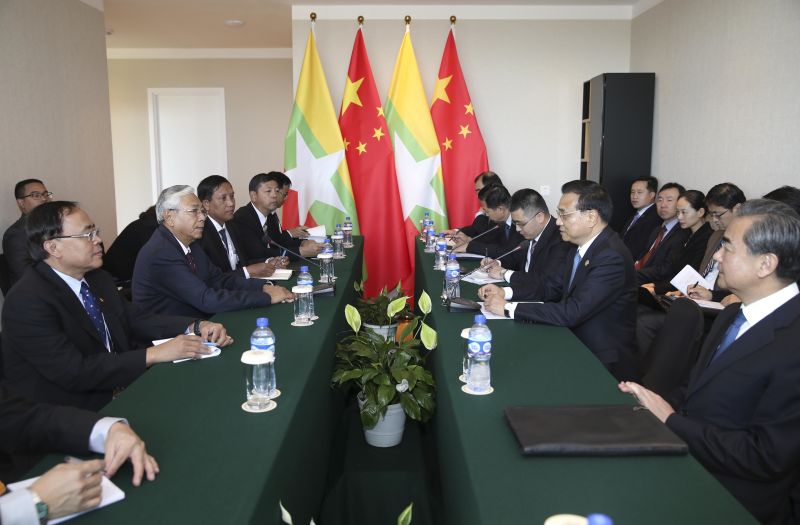 李克強(qiáng)會見緬甸總統(tǒng)丁覺