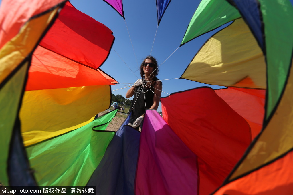 俄羅斯喀山風箏節(jié) 追逐藍天童趣滿滿