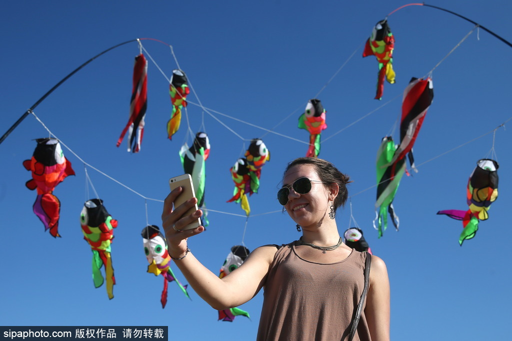 俄羅斯喀山風(fēng)箏節(jié) 追逐藍(lán)天童趣滿(mǎn)滿(mǎn)