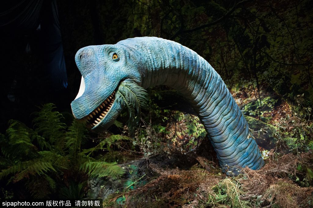 英國恐龍展超逼真 彷佛回到侏羅紀