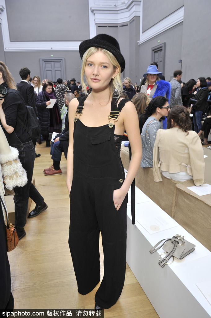 盤點：應對三伏天穿搭指南 再脫一件！光著身子穿背帶褲才潮