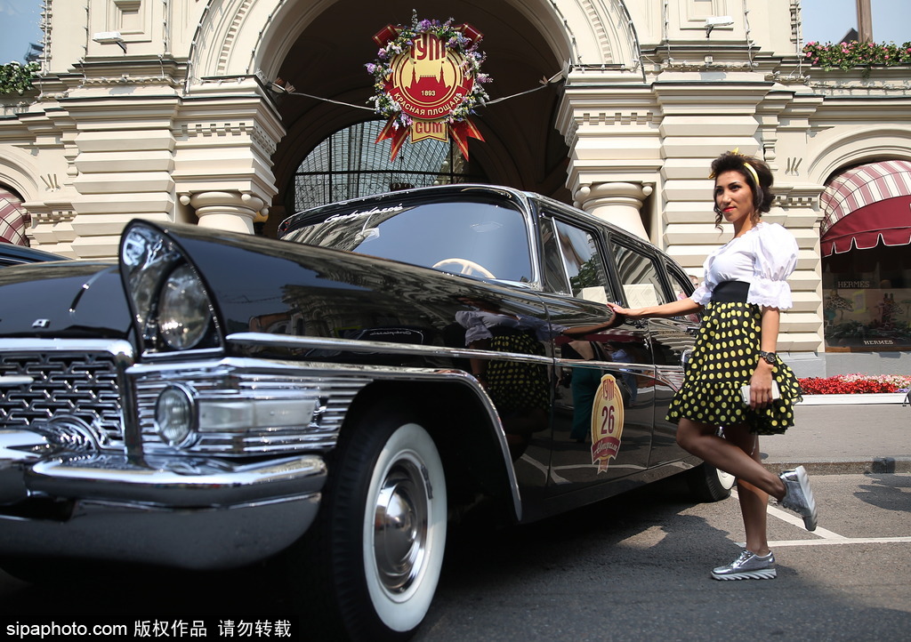 稀有古董車大集結(jié) 莫斯科舉行復(fù)古車游行
