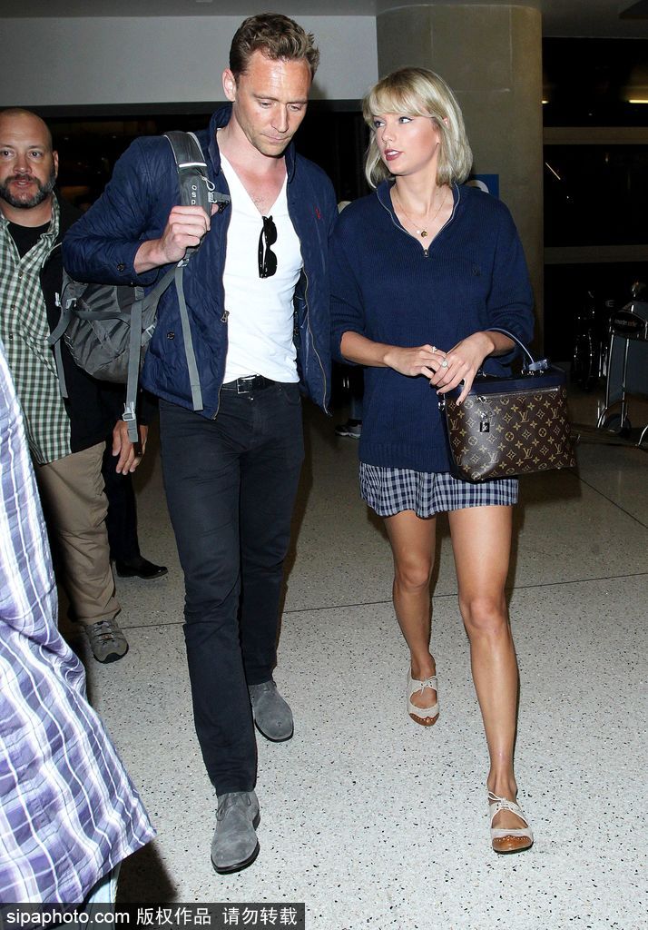 盤點：七夕虐狗模式開啟 歐美明星情侶街拍恩愛衣品一起秀！