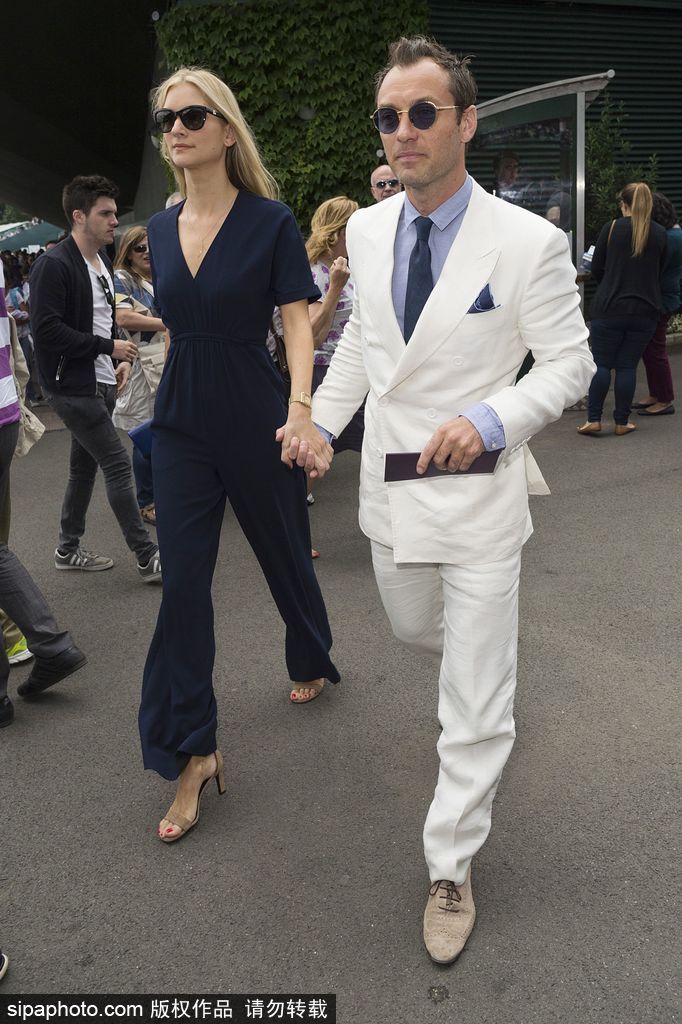 盤點：七夕虐狗模式開啟 歐美明星情侶街拍恩愛衣品一起秀！