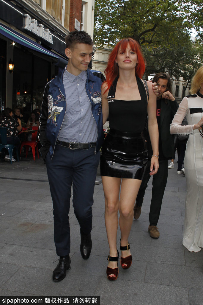 盤點：七夕虐狗模式開啟 歐美明星情侶街拍恩愛衣品一起秀！