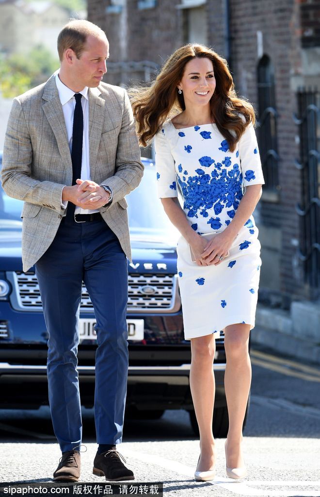 英國威廉王子夫婦到訪盧頓 凱特王妃亮相清新脫俗